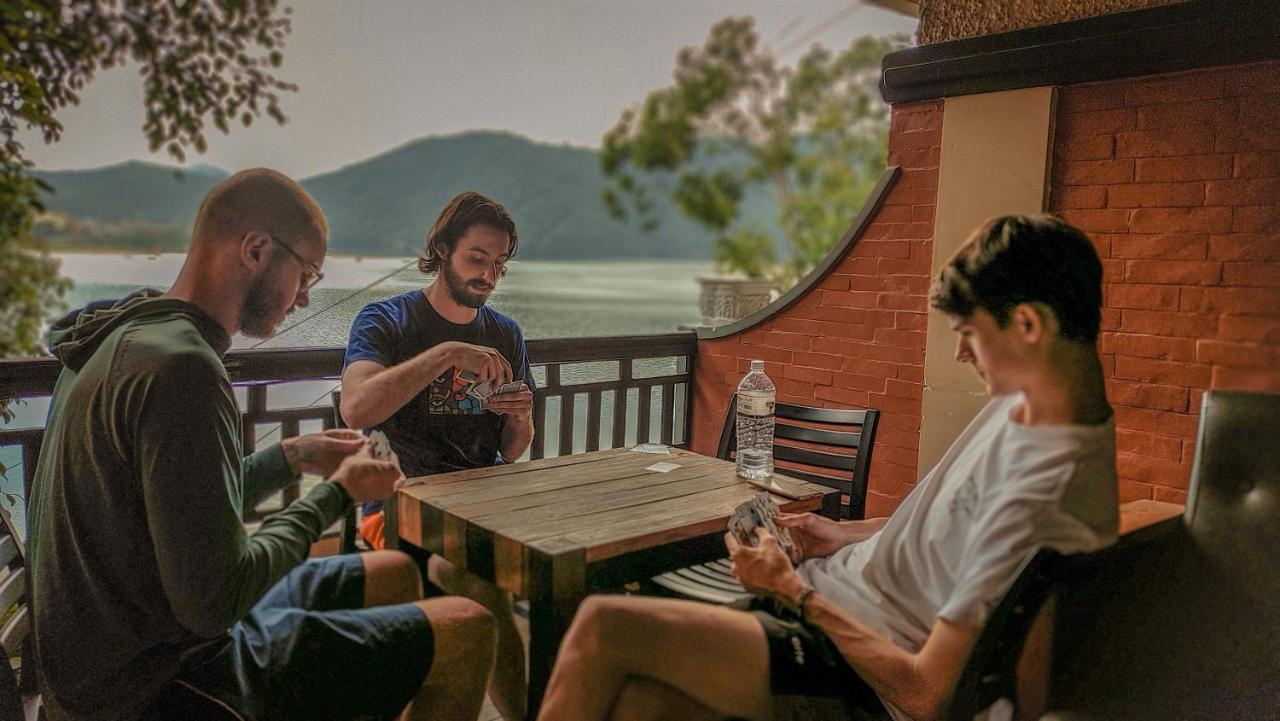 Hotel Forest Lake Backpackers' Hostel Pokhara Exterior foto
