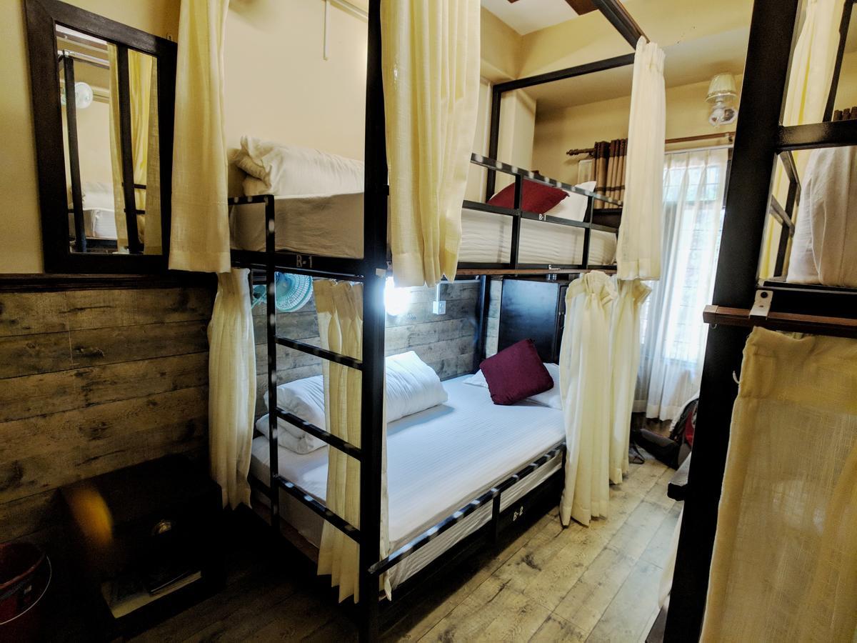 Hotel Forest Lake Backpackers' Hostel Pokhara Exterior foto